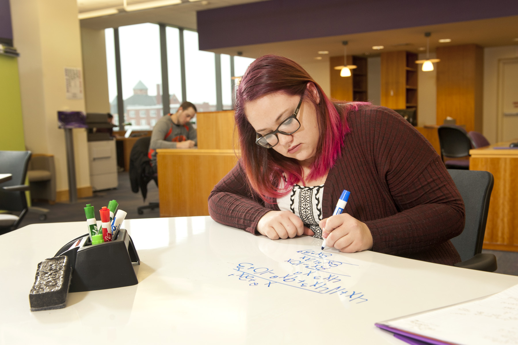 Mount Union student studying in the library 
