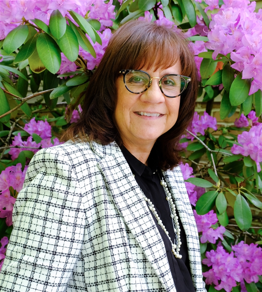 amy haines headshot