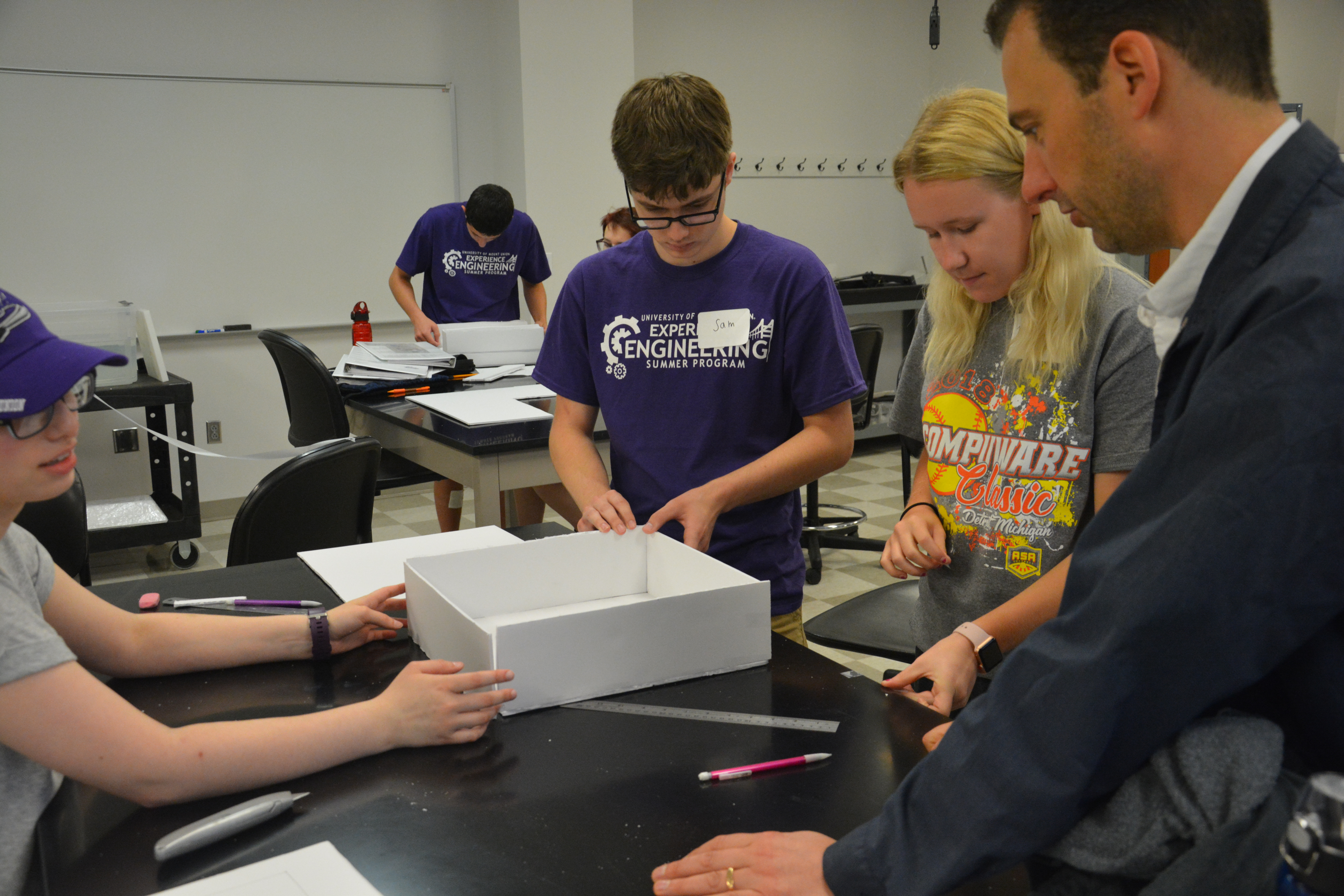 Explore the world of engineering on the University of Mount Union’s campus through hands-on projects led by engineering professors with extensive experience and successful careers in the field. 