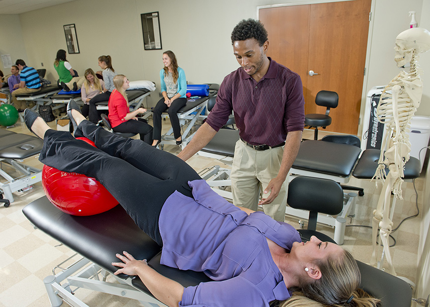 pt students doing simulation in lab