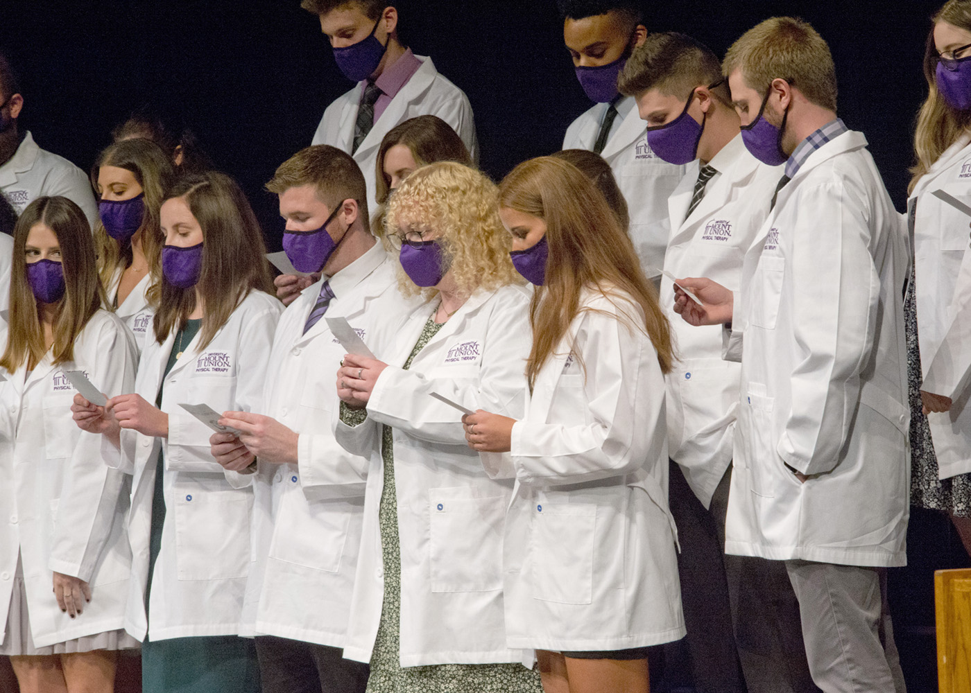 Students reading oath of the physical therapist at Mount Union's PT White Coat ceremony