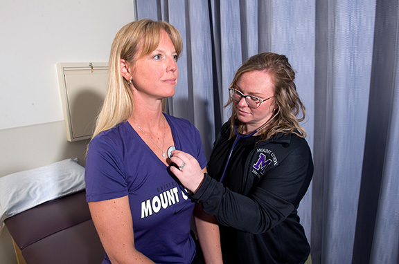 FNP student performing a check up on a patient