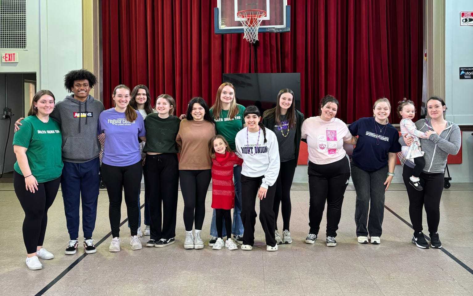 students volunteering