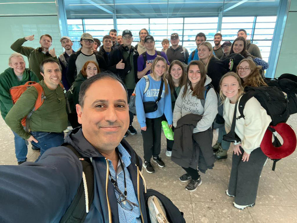 al zube taking a selfie with students in airport