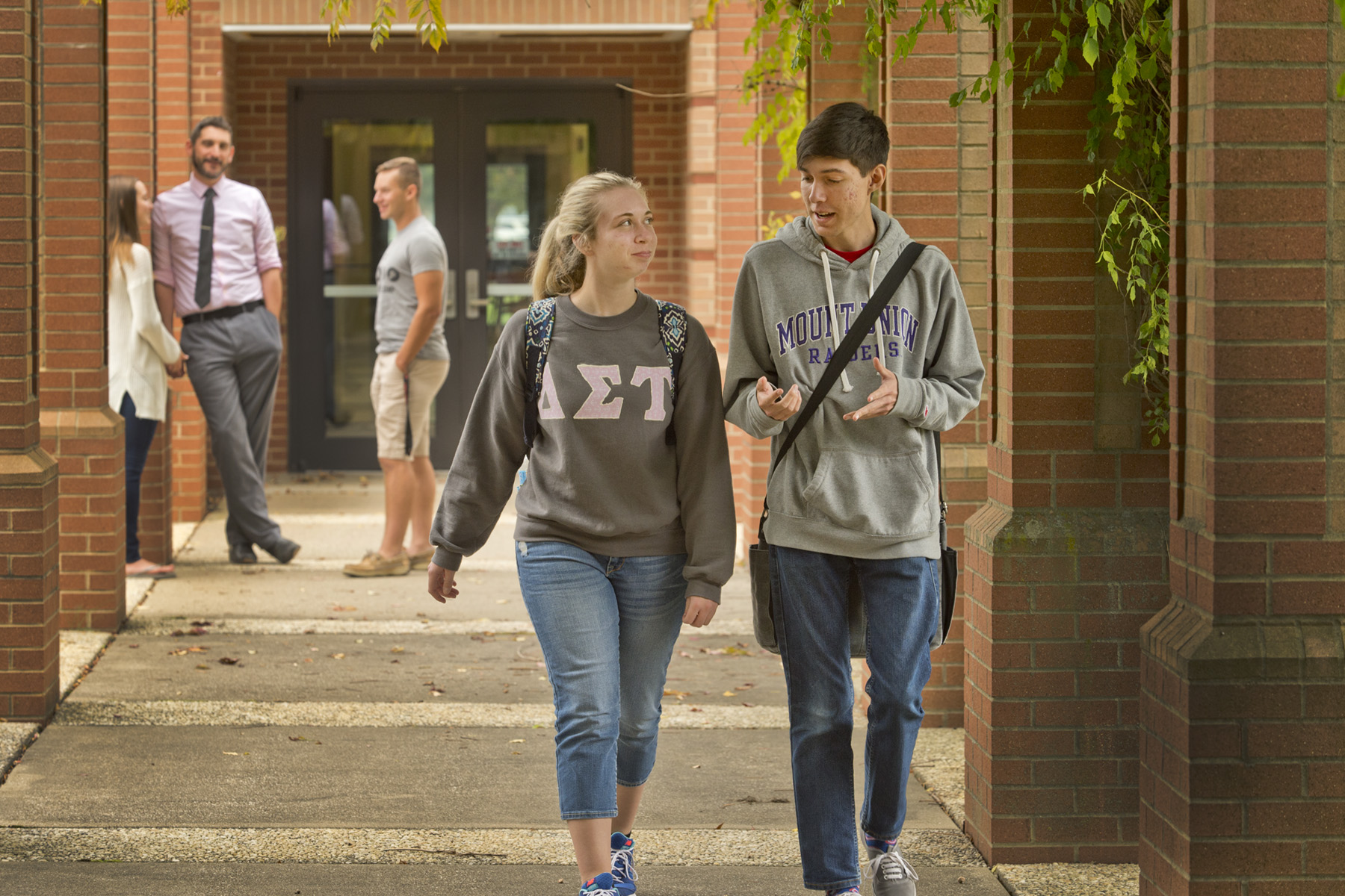 Mount Union students walking on campus