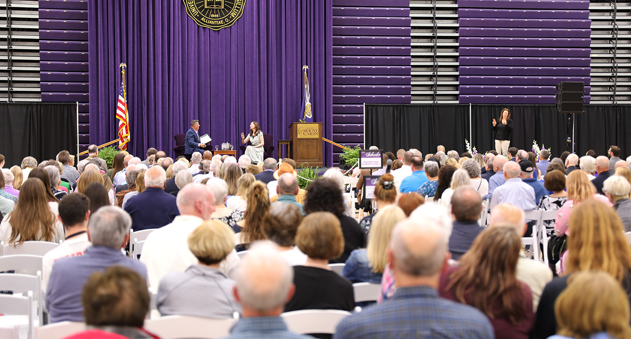 A crowd watches Geena Davis speak