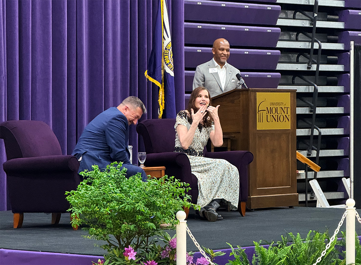 Geena Davis laughing with Kevin Kern