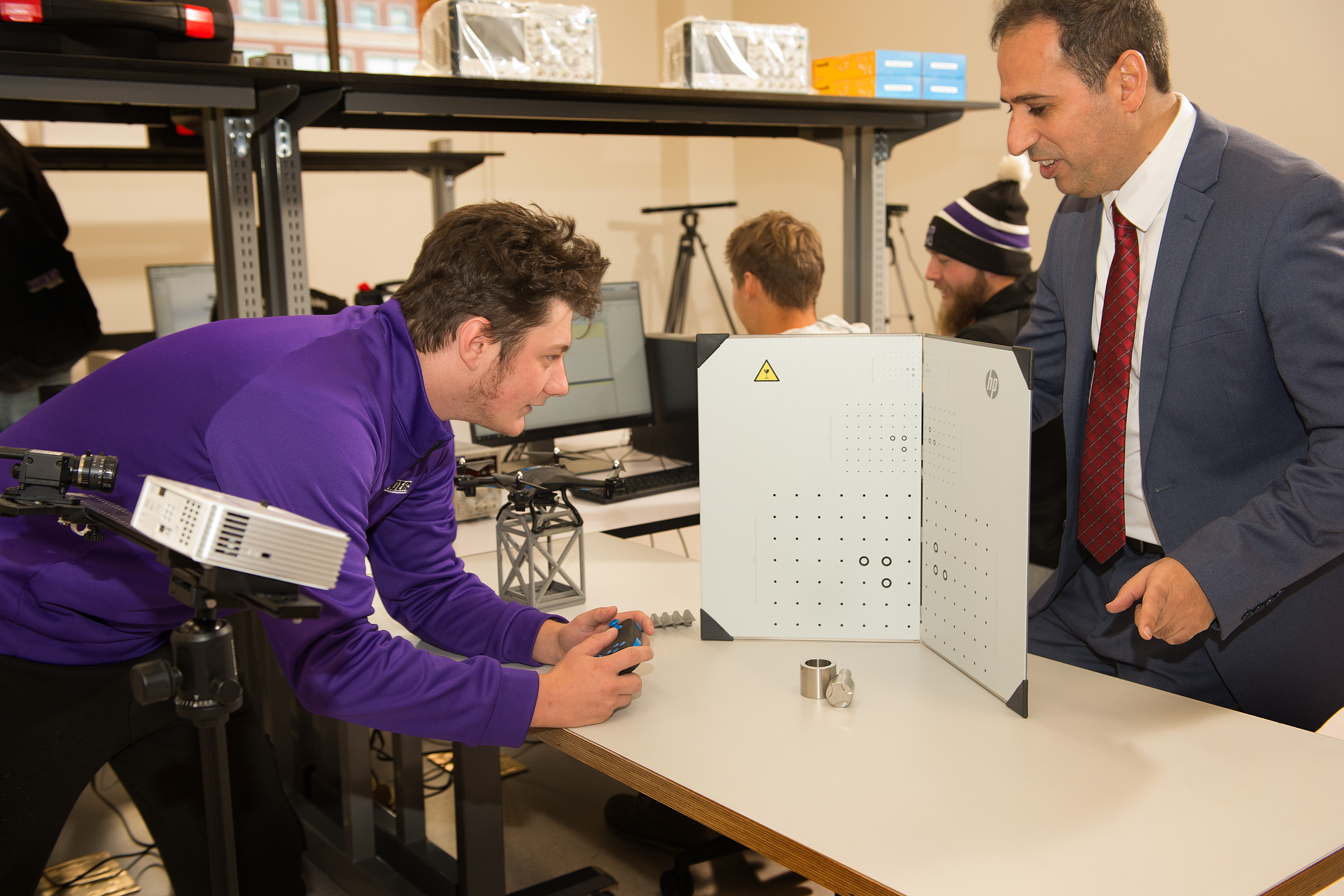 Mount Union biology faculty member in the lab with students