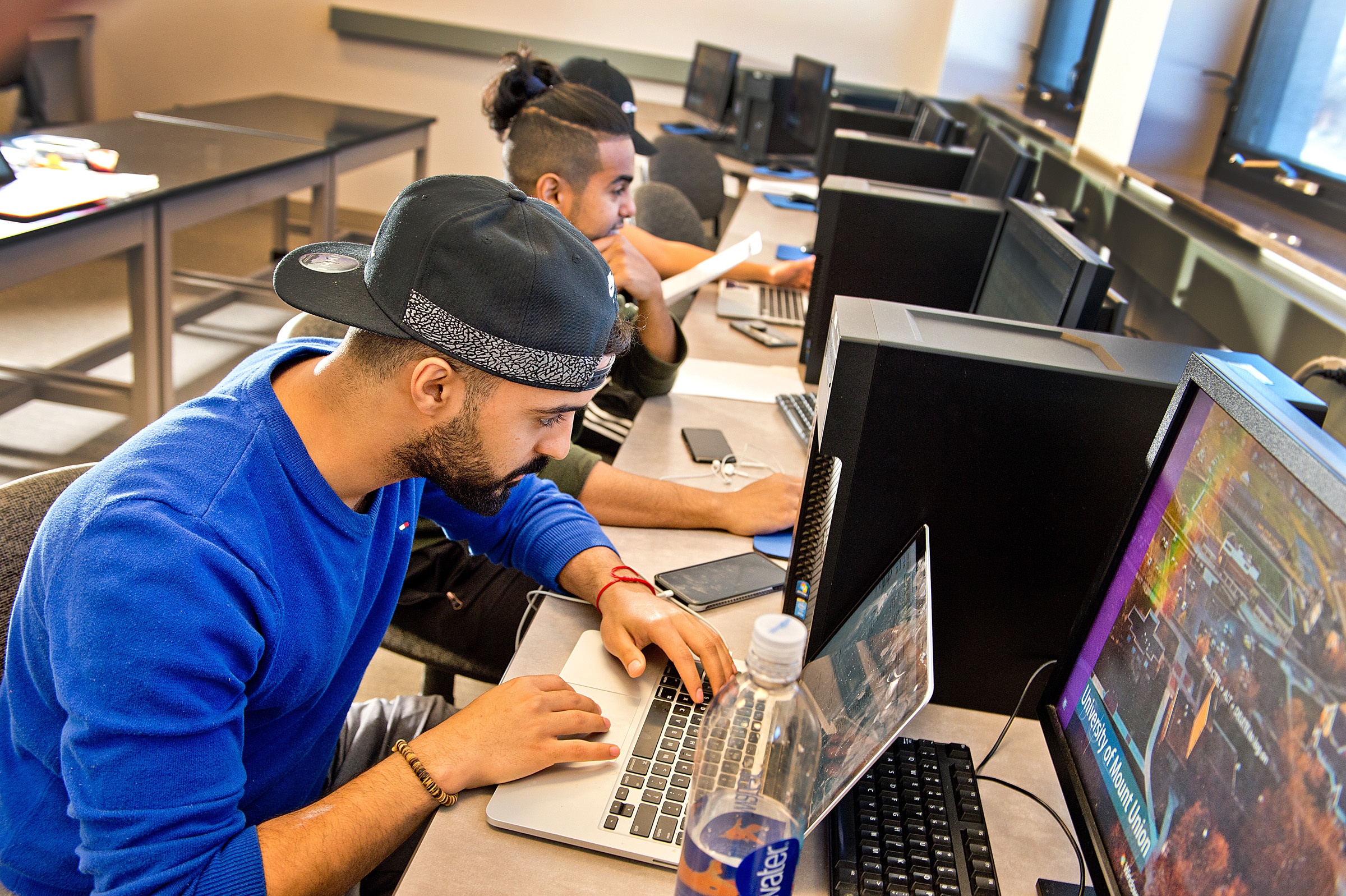 University of Mount Union international students in engineering computer lab