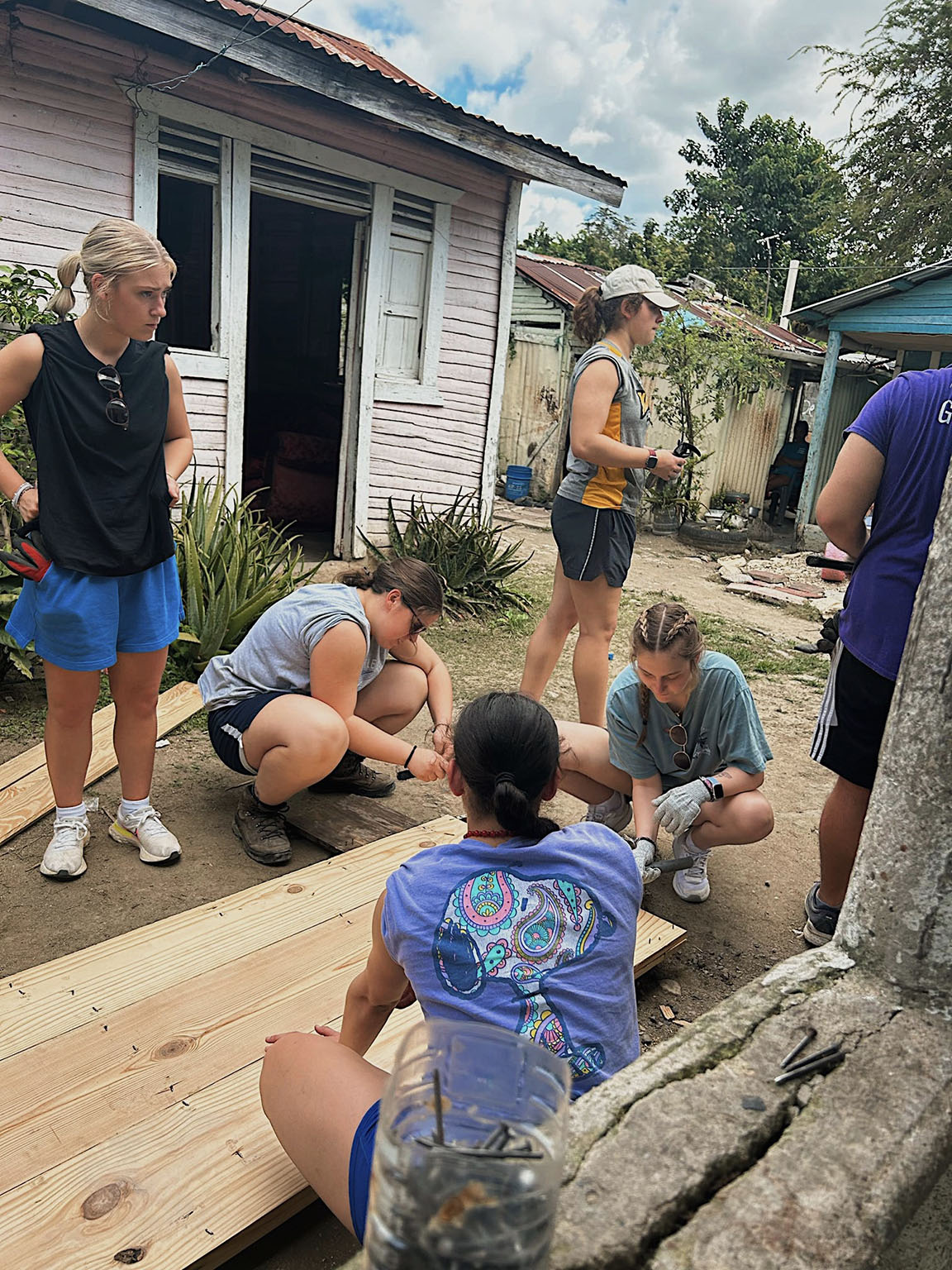 Mount Union students at work in the Dominican