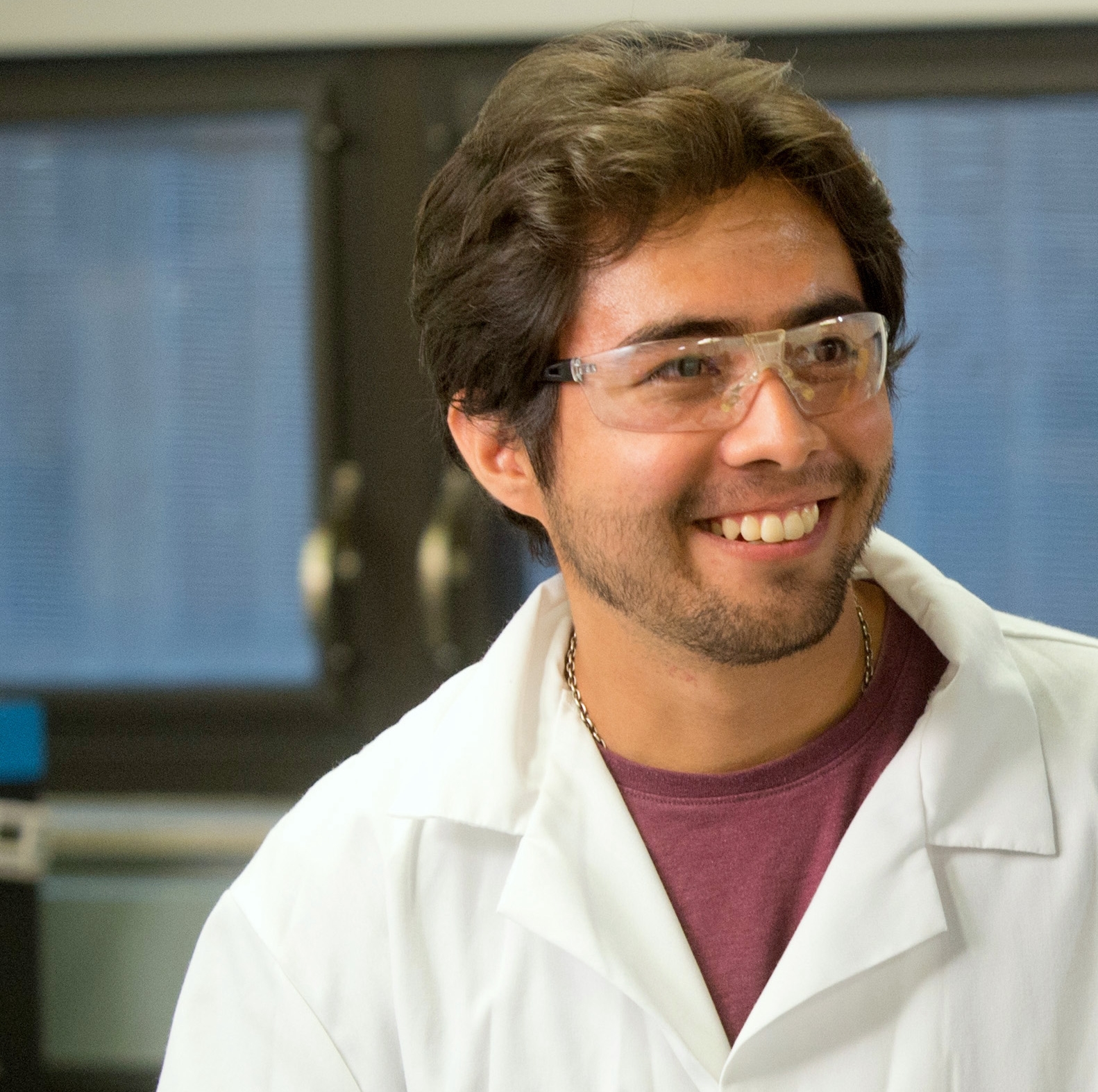 Elias Espinoza '24 in the lab