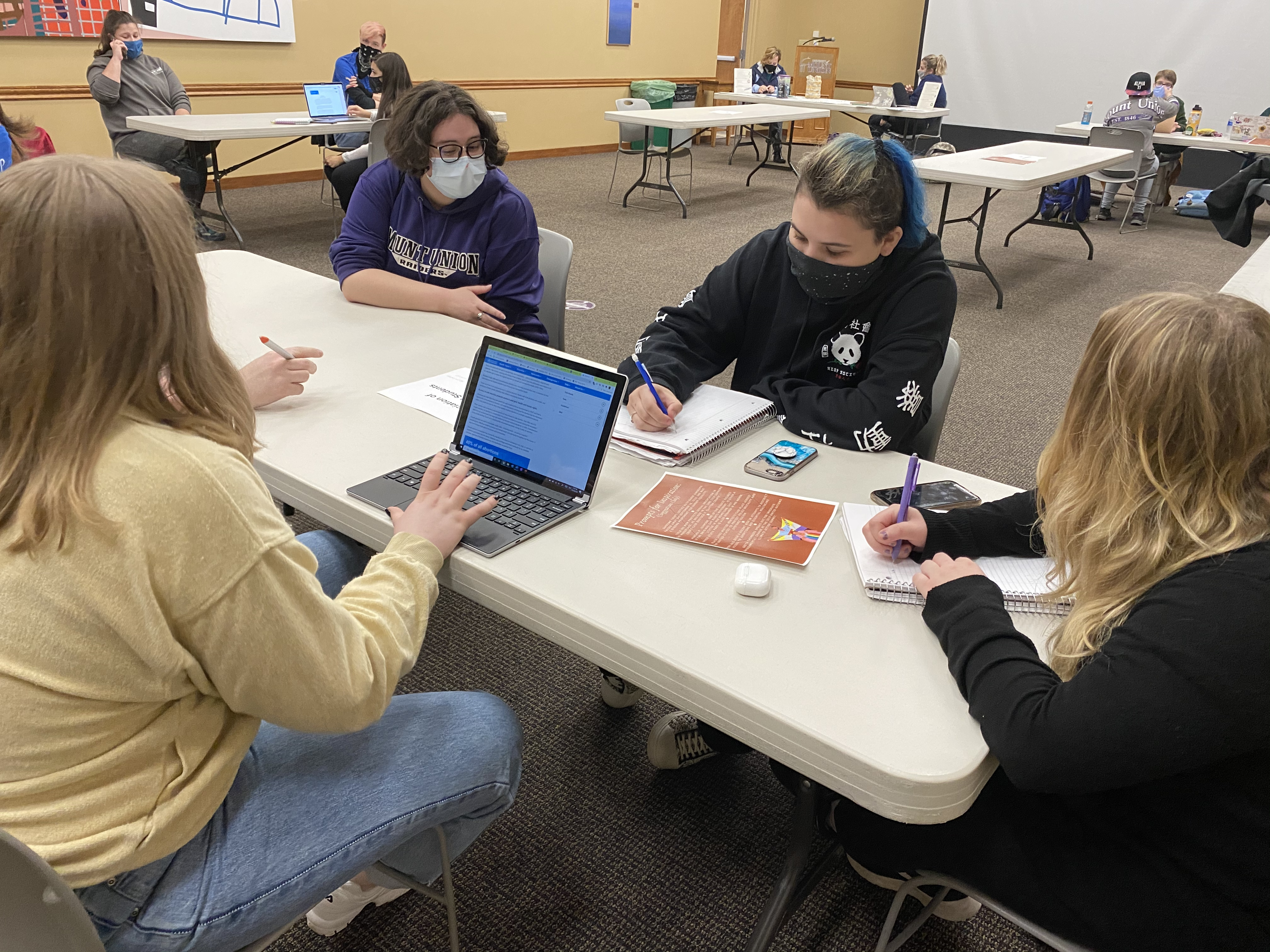 mount union students participate in Write for your Life on campus