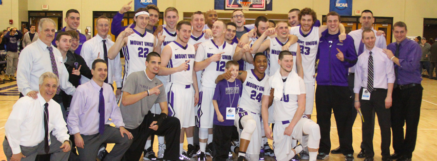 2015 mens basketball team posing